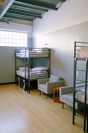6 Bed Mixed Gender Dorm
