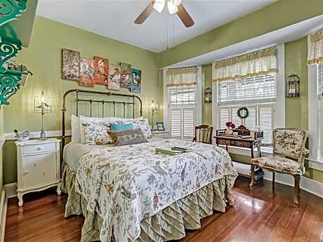 Queen Room with Garden View