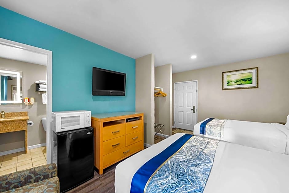 Howard Johnson by Wyndham Santa Cruz Beach Boardwalk