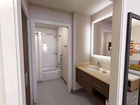 1 Queen Studio Suite Mobility Access Tub
