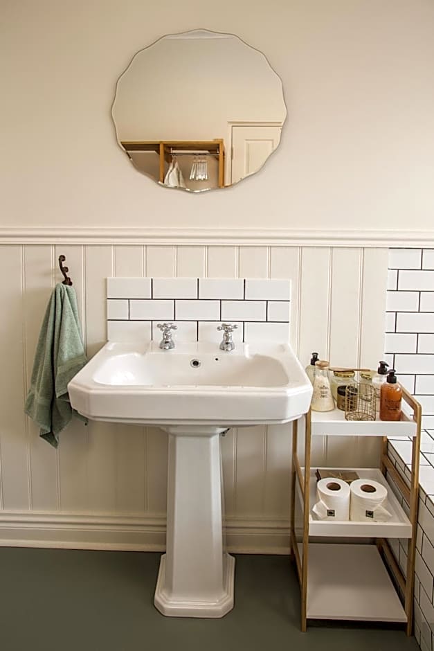 Three Tree Hill Lodge