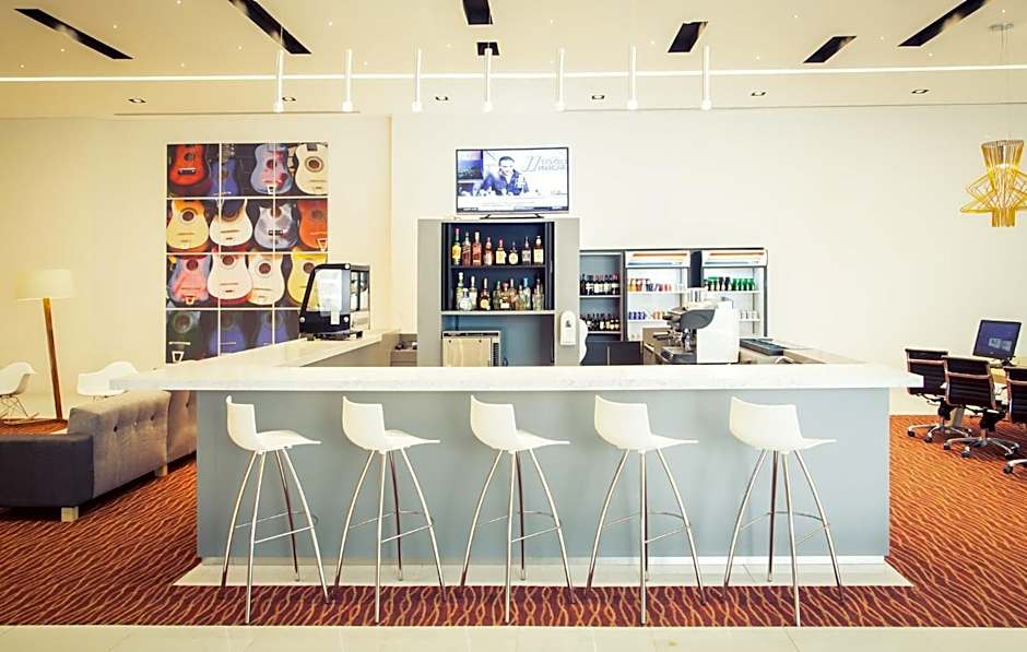 Fiesta Inn Plaza Central Aeropuerto