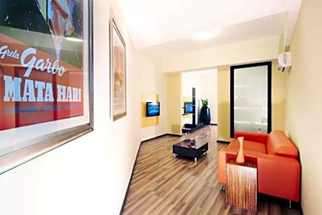 Deluxe Suite with Bathtub