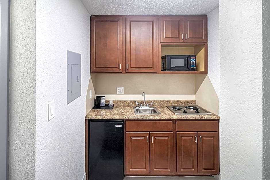 Rodeway Inn At Fort Lee