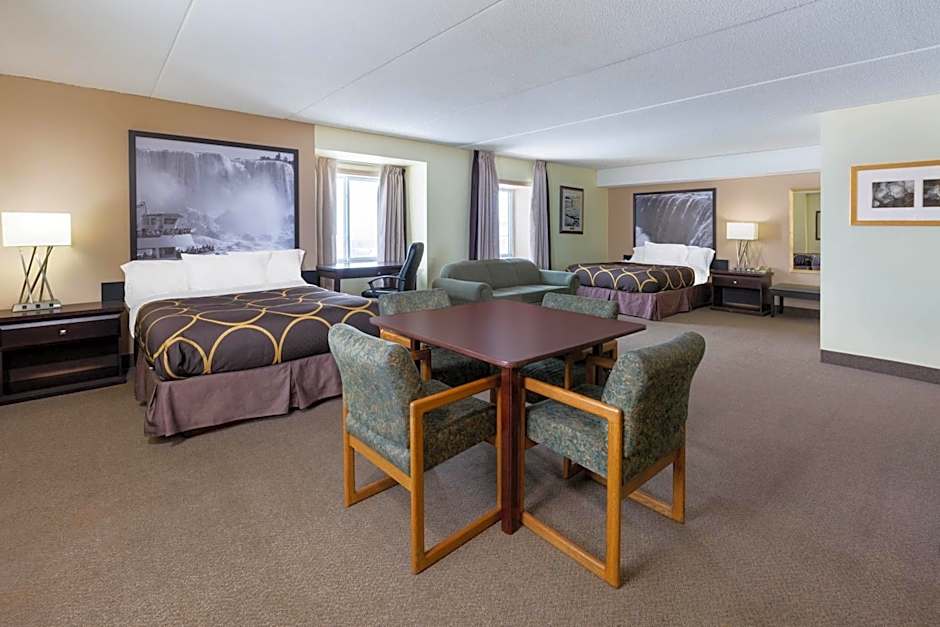 Super 8 by Wyndham Niagara Falls by the Falls