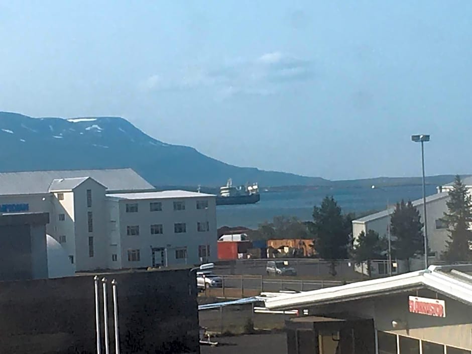 Akureyri Lux Apartments with hot tub access