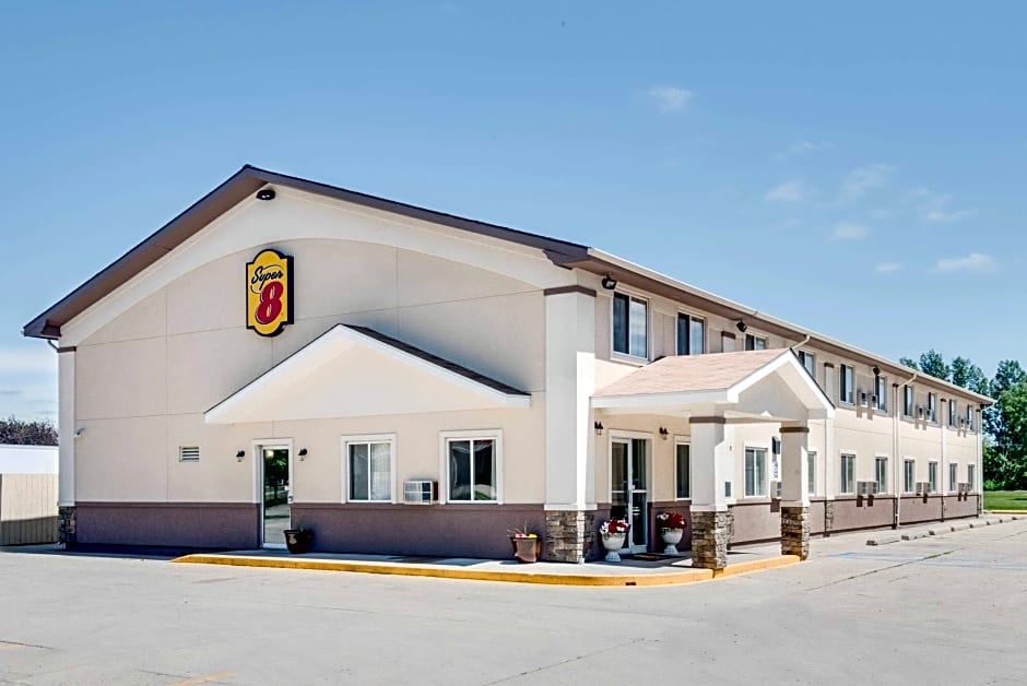 Super 8 by Wyndham Grand Forks