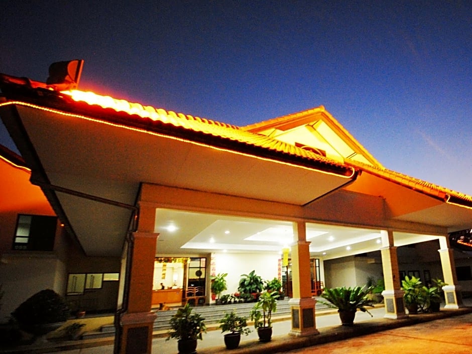 Golden Land Hotel