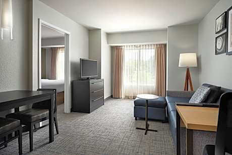King Studio with Sofa Bed - Hearing Accessible