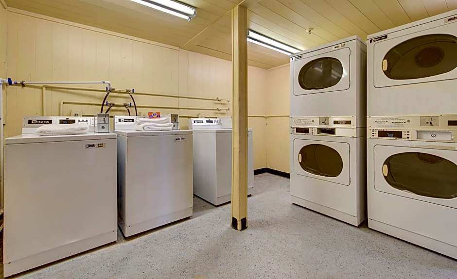 Days Inn by Wyndham College Station University Drive