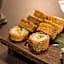 Sun Rocks Boutique Hotel - Caldera View Suites & Sunset Dining Experience