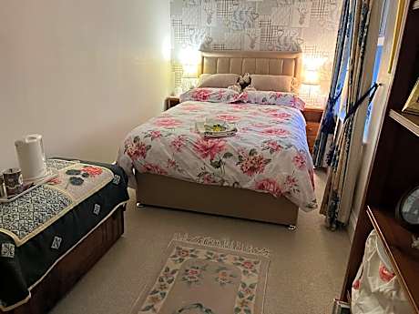 Single Room with Private External Bathroom