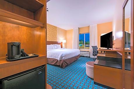 King Room with Roll-in Shower - Mobility and Hearing Accessible