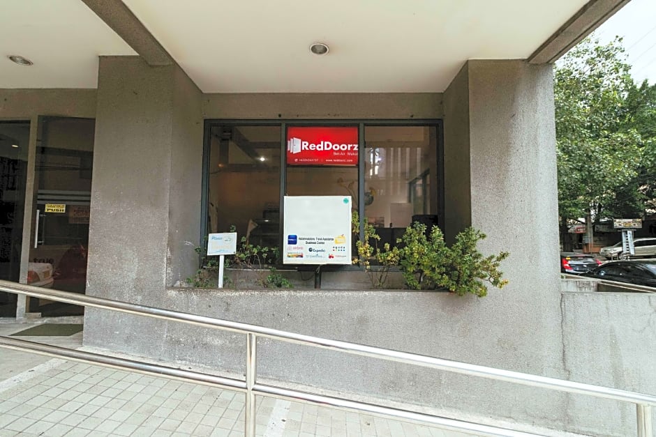 RedDoorz at Bel Air Soho Suites Makati City