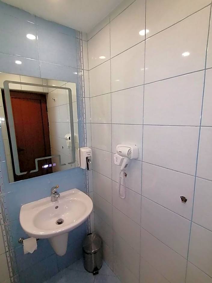 Three Dolphins Hotel with a Rooftop terracе