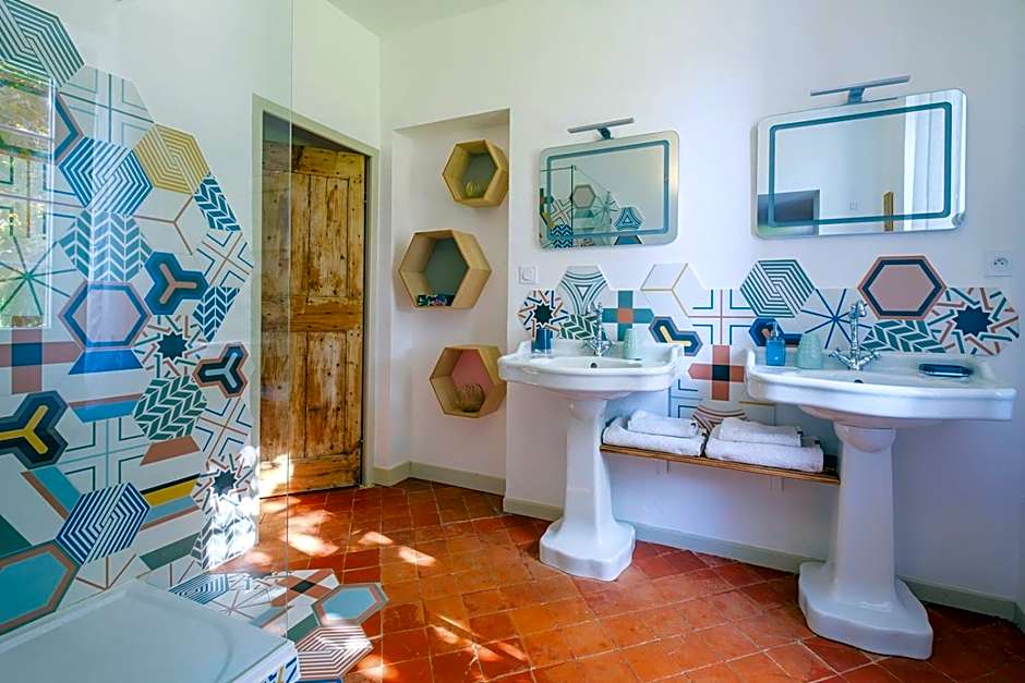 LE MAS DES FLANERAIES