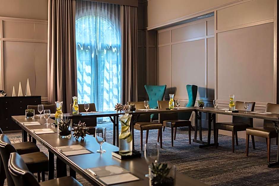 Renaissance by Marriott Waterford Oklahoma City Hotel