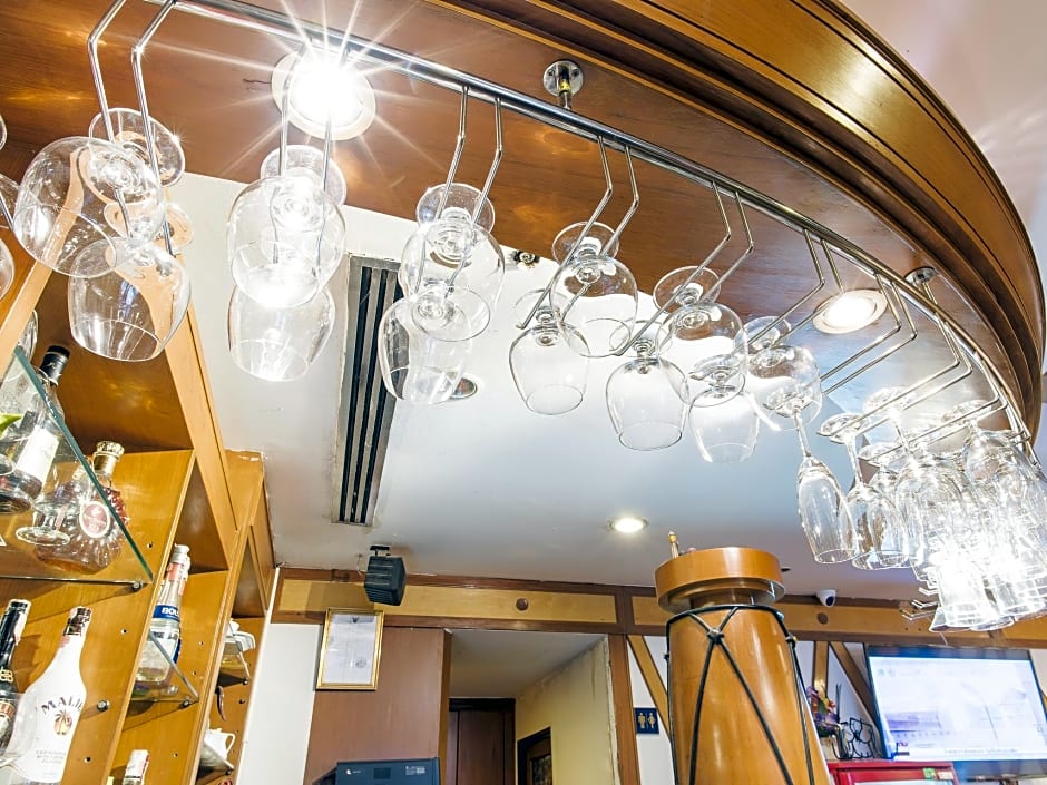 Majestic Suites Hotel