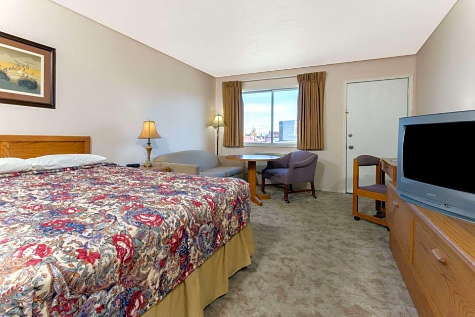 Knights Inn - Baker City