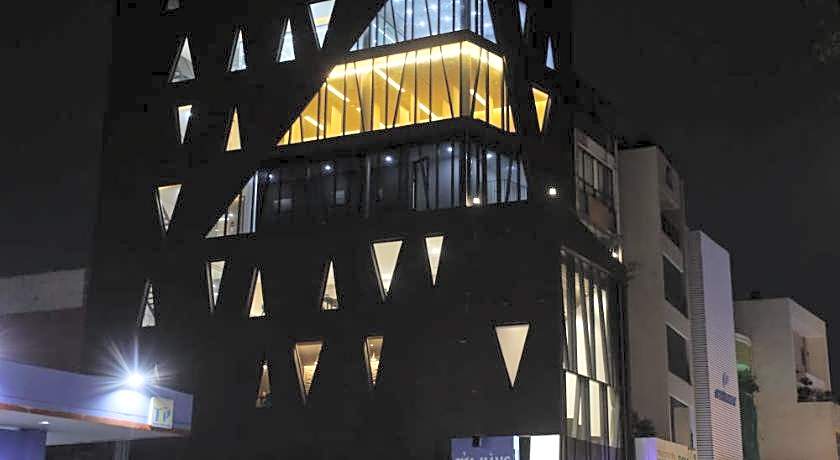 SAIGON TRAVEL LOUNGE