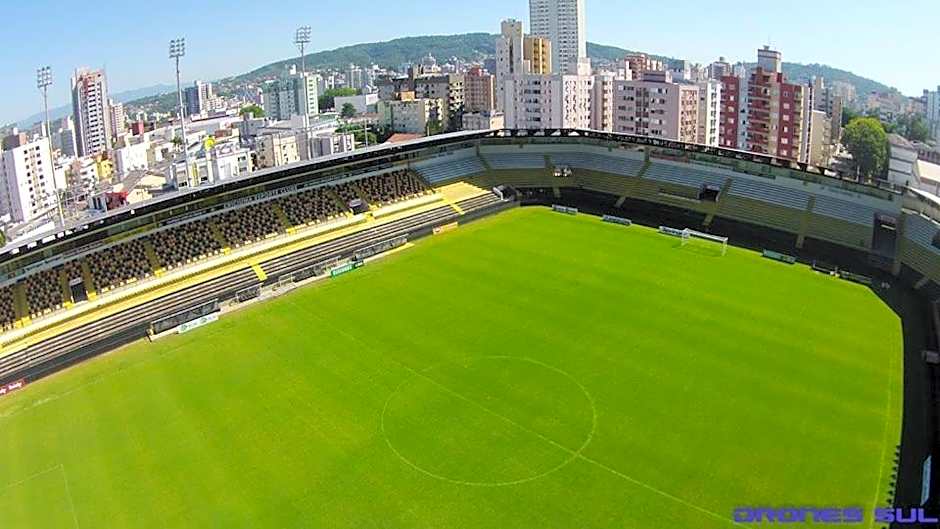 APARTAMENTO 10 min de CRICIUMA em IÇARA-SC - 2 quartos - 3 Ar-Condicionado split - Cozinha equipada - Banheiro - Garagem coberta e Wi-Fi - Anfitriã Superhost no BnB