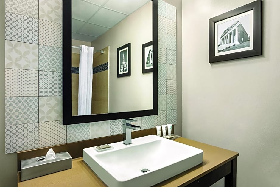 Country Inn & Suites by Radisson, Nashville Airport East, TN