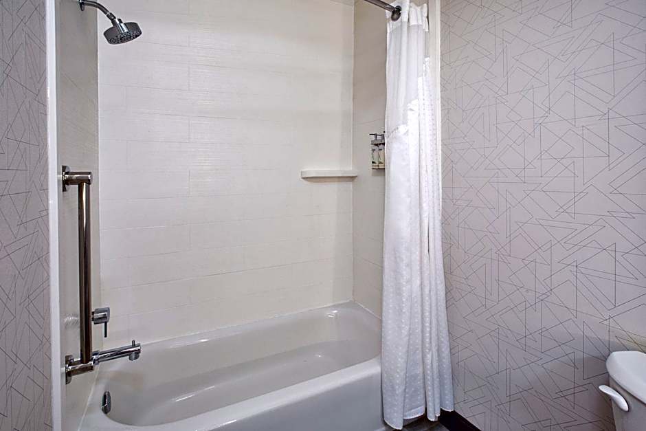 Holiday Inn Express Hotel & Suites Defiance By IHG