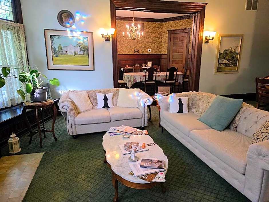 The Kings Throne Inn and Guest House