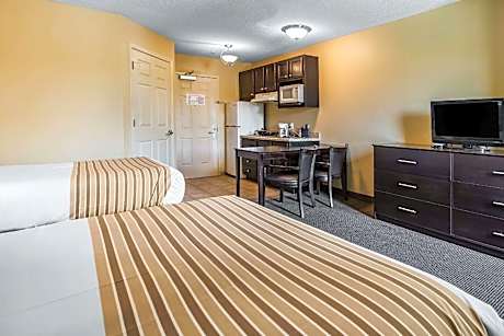 2 Double Beds, Efficiency, Smoking