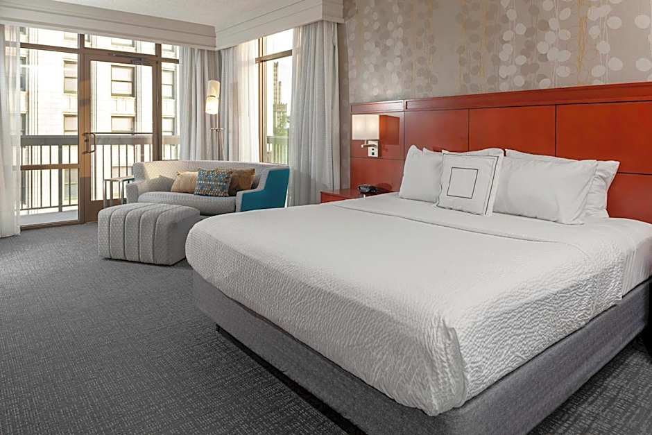 Photo 1 of 2 of 1 King Bed, Balcony