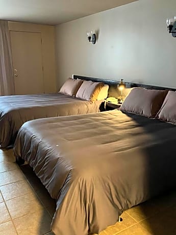 Business Queen Room with Two Queen Beds