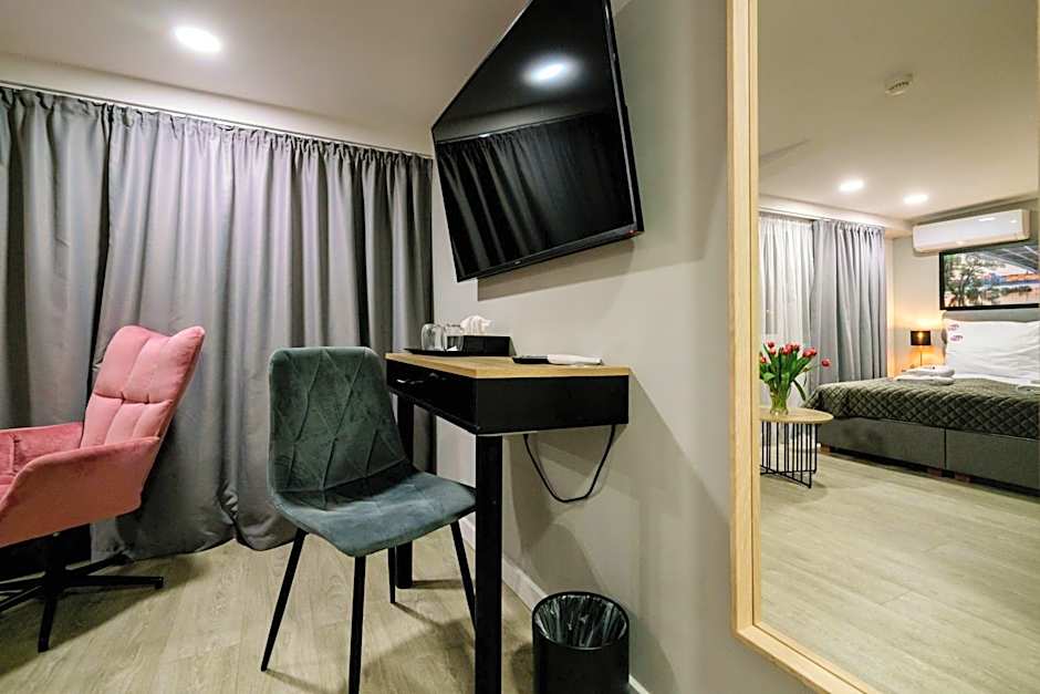 Kamienica no 111a Warsaw Airport