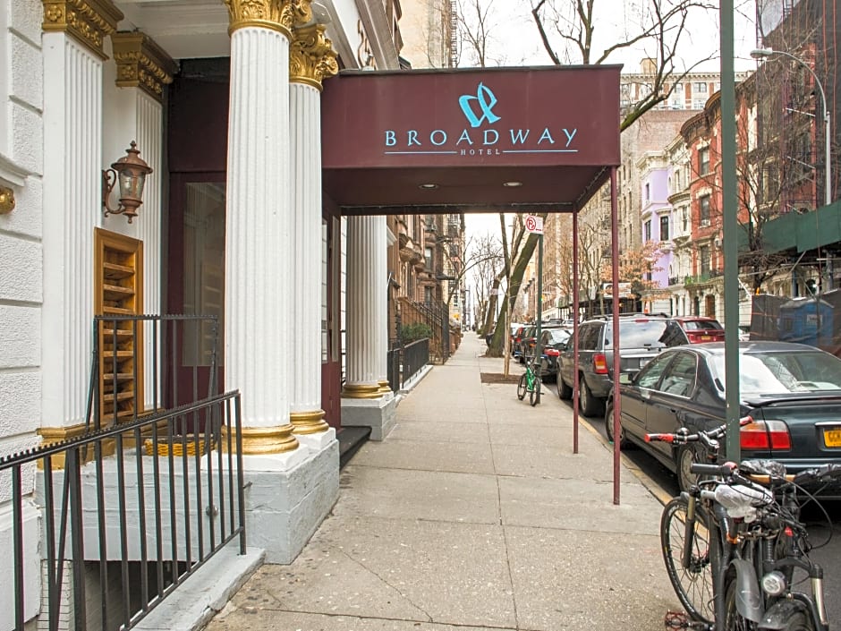 Broadway Hotel & Hostel