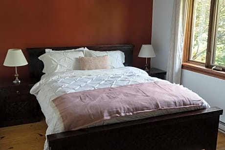 Queen Room with Shared Bathroom