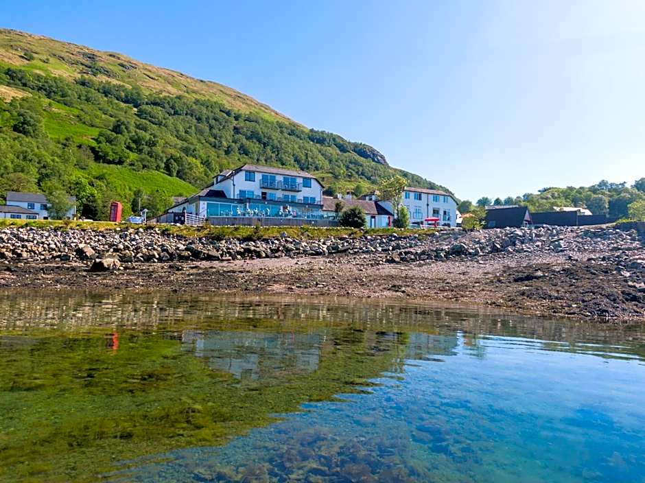 Hollytree Hotel and Swimming pool