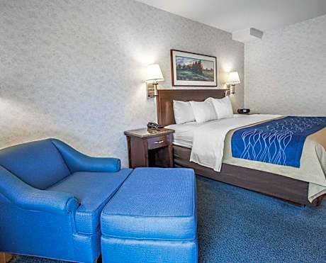 King Suite - Non-Smoking