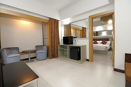 Suite Room with 10% Discount On Happy Hours(3PM to 10PM), F&B, Spa, Laundry