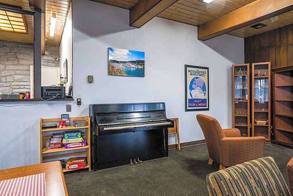 Blue Coast Inn & Suites