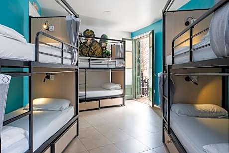 Bed in 8-Bed Mixed Dormitory Room Ensuite
