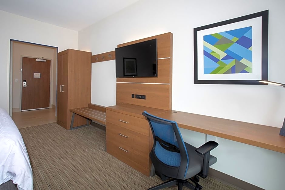 Holiday Inn Express & Suites - Goodland I-70 By IHG