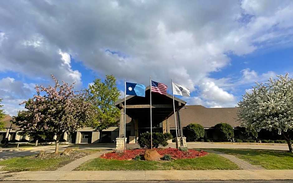 Photo 1 of 50 of Arrowwood Resort Hotel and Conference Center - Alexandria