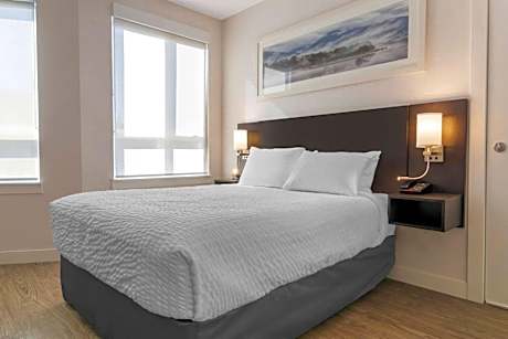 Standard Queen Room - Non-Smoking