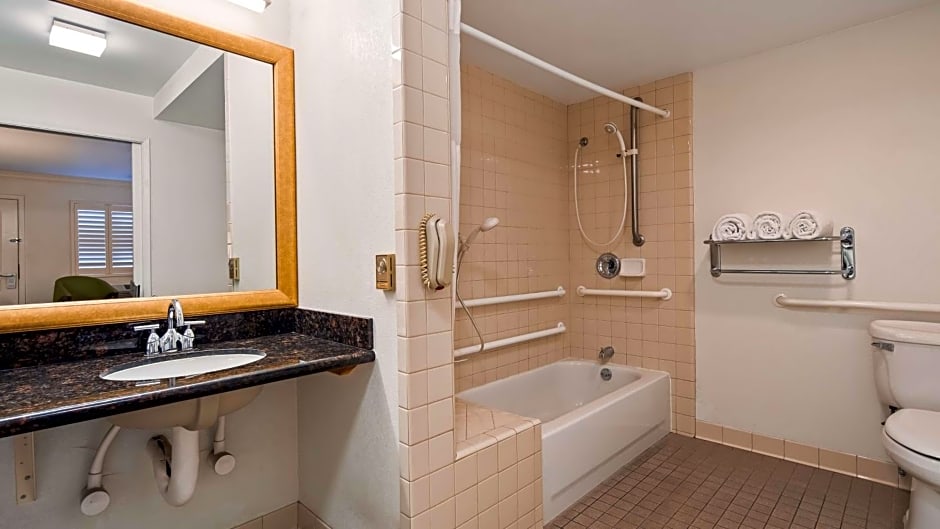 Best Western Plus Humboldt Bay Inn