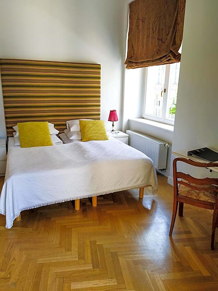Crystal Suites Old Town