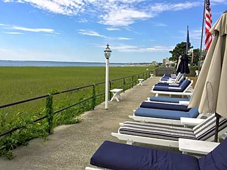 The Holiday House Inn & Motel