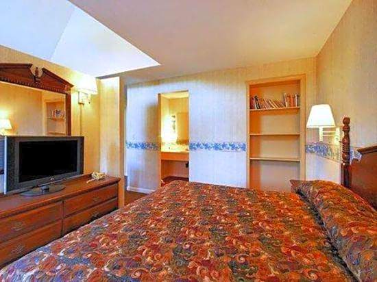 Gold Star Inn & Suites