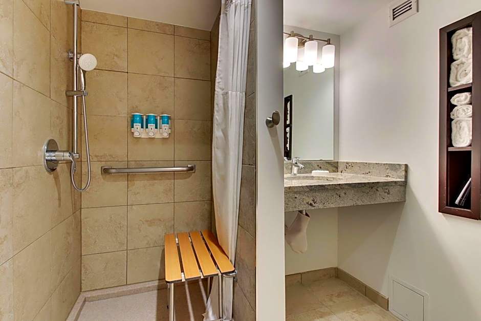 Drury Inn and Suites Poplar Bluff