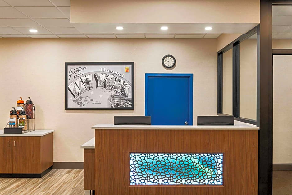 Super 8 by Wyndham Liverpool/Syracuse North Airport