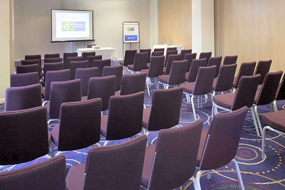 Holiday Inn Express London - Newbury Park