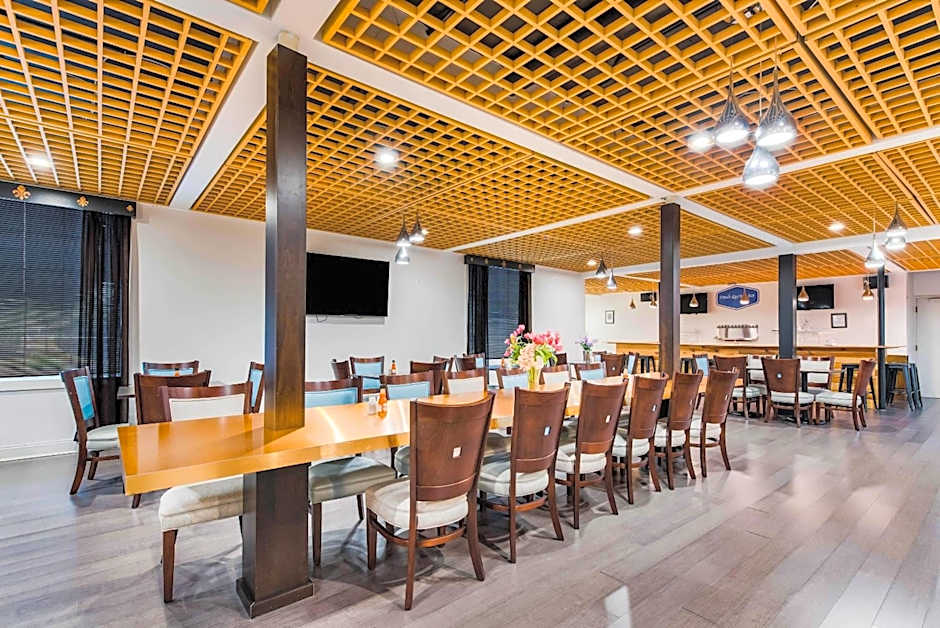 The Blu Hotel Blue Ash Cincinnati, an Ascend Collection Hotel